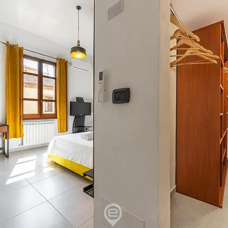 Shopping District Flat 칼리아리